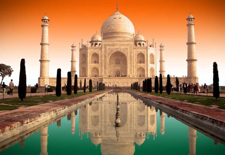 56d91-taj_mahal_in_independence_day